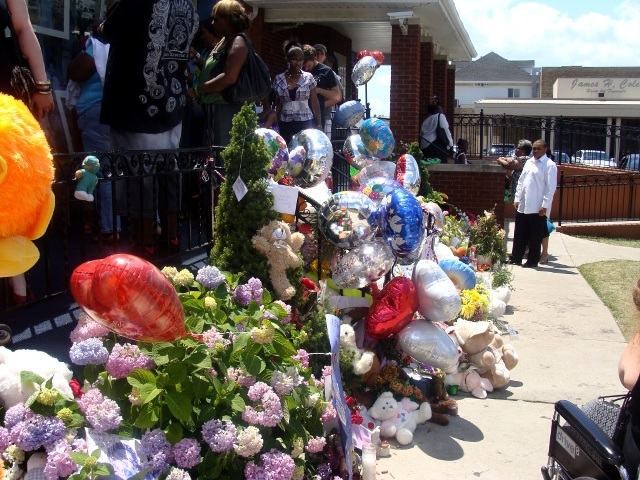 Jun-29-2009-MJ-Fan-Memorial-at-Hitsville-9