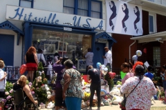 Jun-29-2009-MJ-Fan-Memorial-at-Hitsville-1