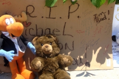 Jun-29-2009-MJ-Fan-Memorial-at-Hitsville-11