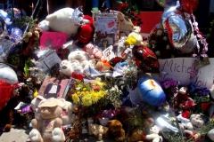 Jun-29-2009-MJ-Fan-Memorial-at-Hitsville-30